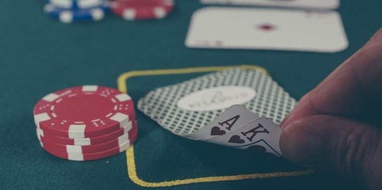 farfarfargame Baccarat Live Dealer နှင့် ကတ်ဖေးနေမှု